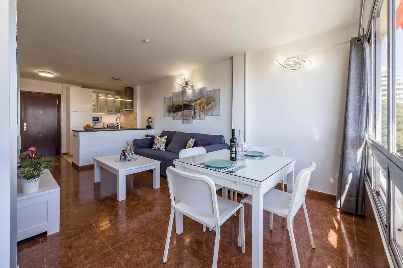 Apartamento Acogedor, Terraza, Piscina Y Mar ベナルマデナ 0*,  スペイン