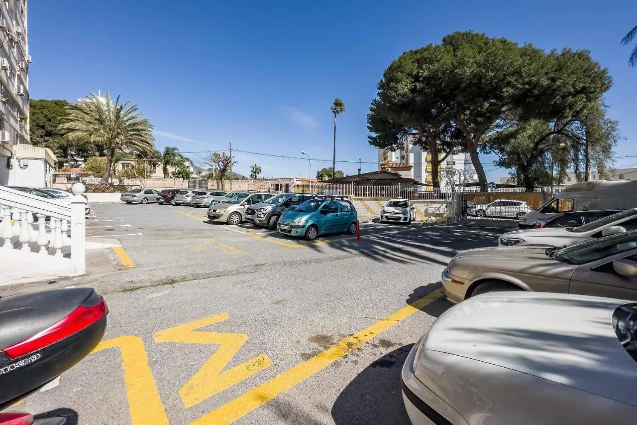 Apartamento Acogedor, Terraza, Piscina Y Mar ベナルマデナ 0*,  スペイン