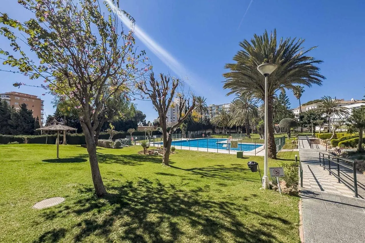 Apartamento Acogedor, Terraza, Piscina Y Mar ベナルマデナ