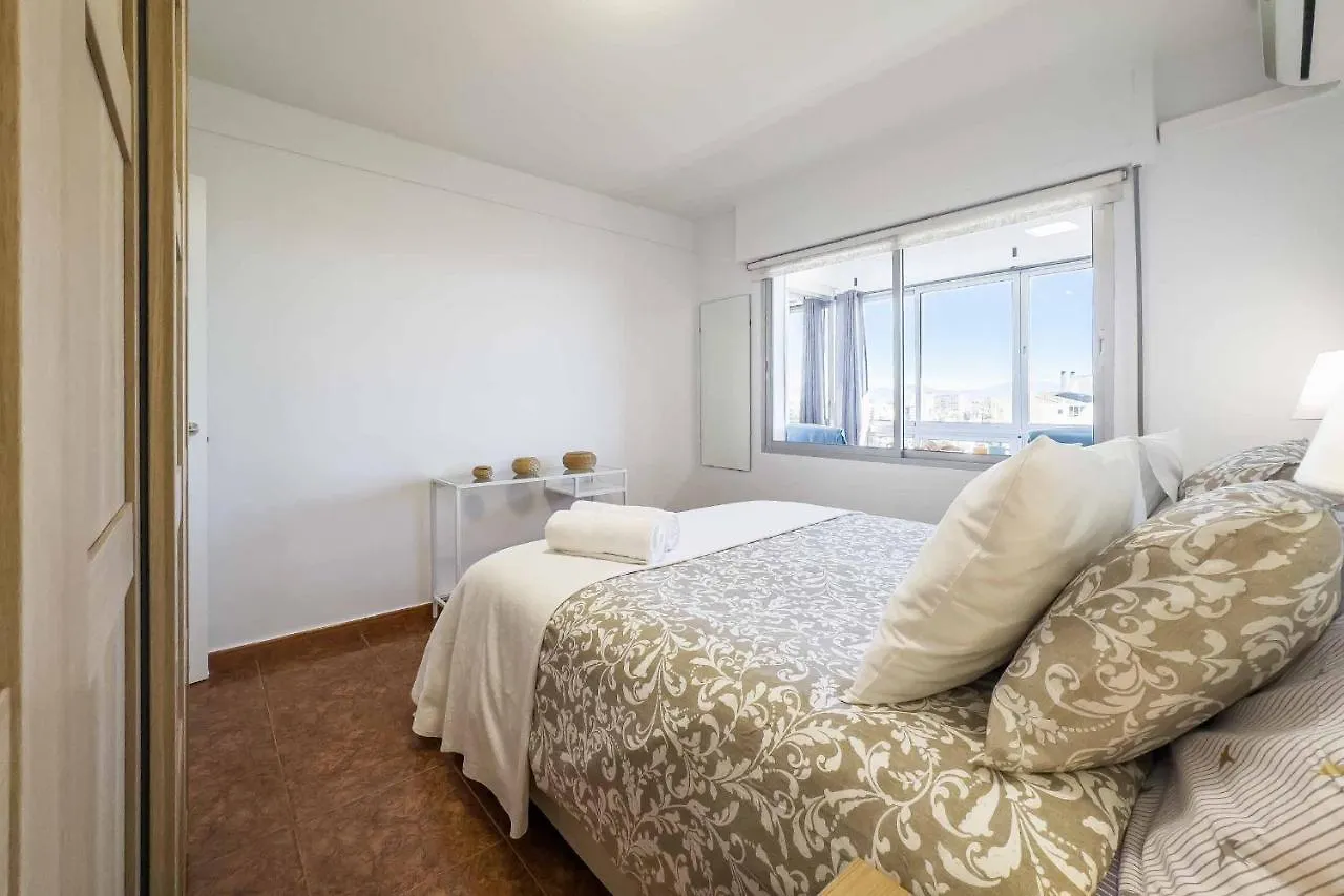 Apartamento Acogedor, Terraza, Piscina Y Mar ベナルマデナ 0*,  スペイン