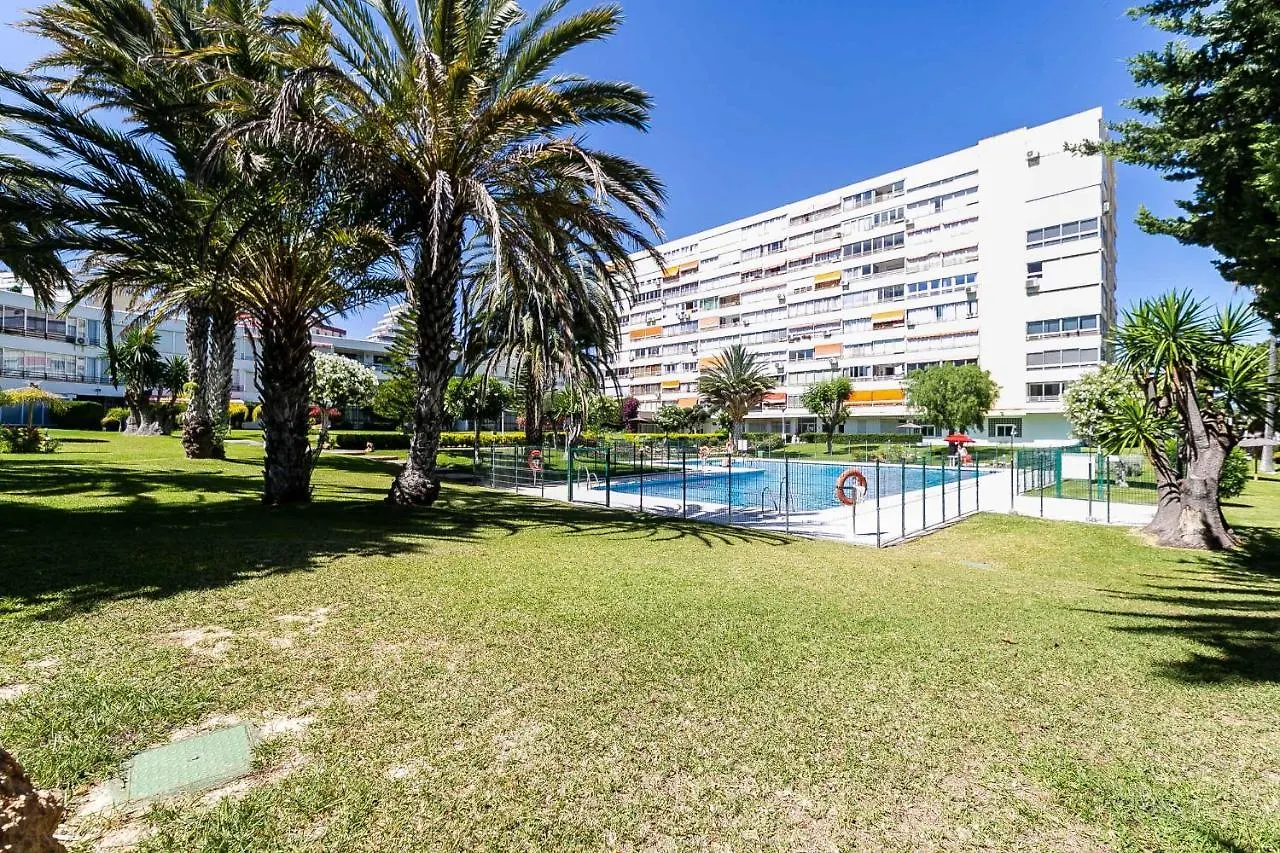 アパート Apartamento Acogedor, Terraza, Piscina Y Mar ベナルマデナ スペイン